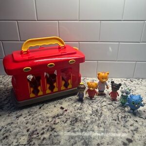 Daniel Tiger’s Neighborhood trolly playset and set of 6 characters